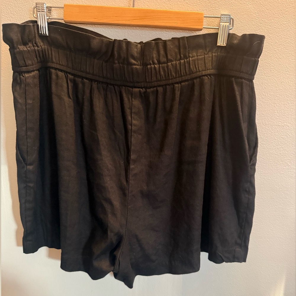 Express Women's Large Black High-Waisted Paperbag Shorts